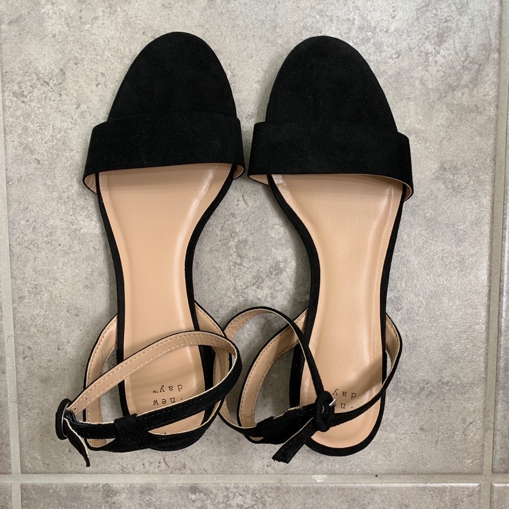 EUC Black Sandals - 9.5